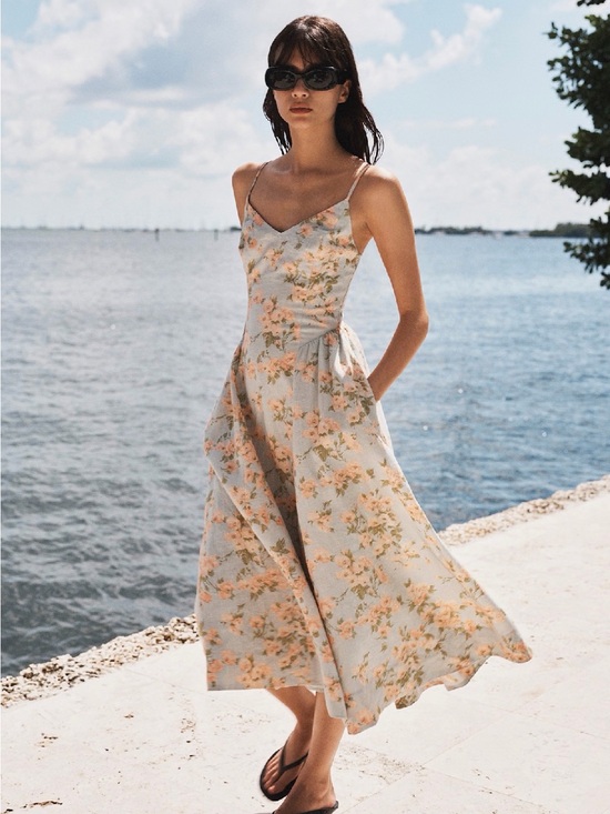 Aritzia Dresses & Skirts - ARITIZIA FLORAL TECHNIQUE DRESS
